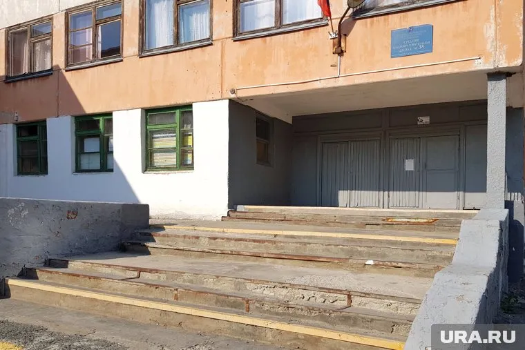 В школе № 38 должны заменить более 100 окон