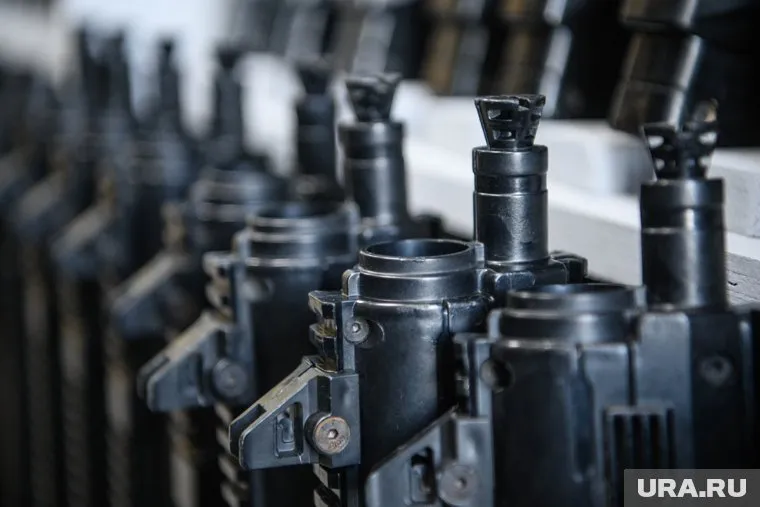 По версии следствия, силовик присвоил себе чужое оружие