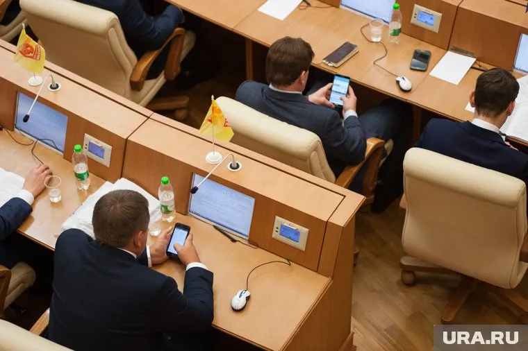 Поведение депутатов на заседаниях возмущает россиян