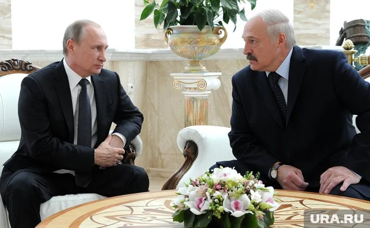 Доверительная беседа Путина и Лукашенко попала на камеры