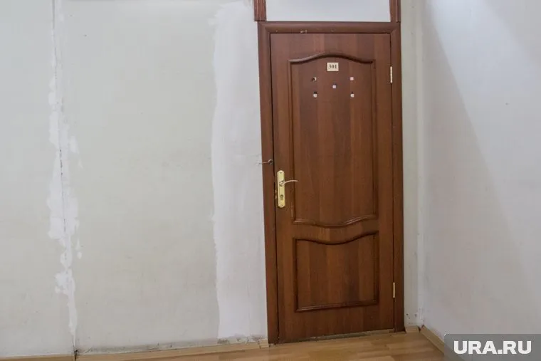 Дверь упала на мужчину с пятого этажа (архивное фото)