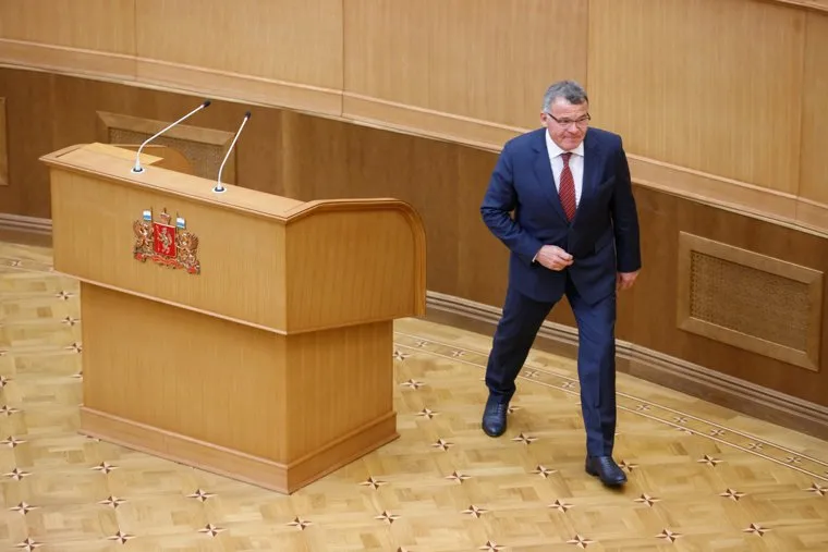 Утверждение старых новых министров и замгубернаторов Свердловской области на очередном заседании заксобрания. Екатеринбург, тунгусов владимир, трибуна, выступление, речь, ступление