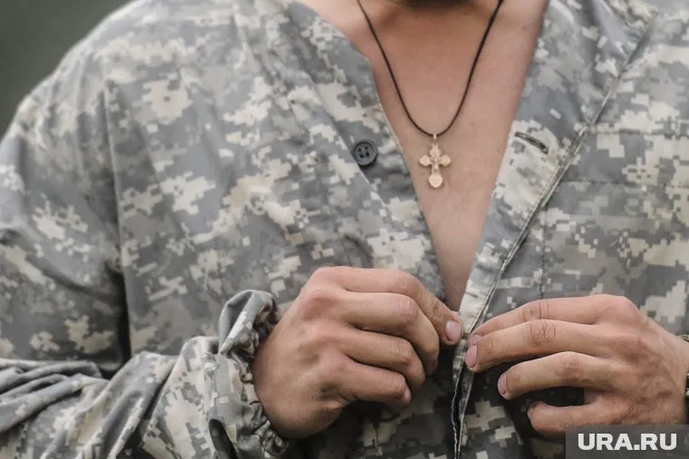 Осколок от взорвавшегося дрона отскочил в связку жетона и крестика (архивное фото)