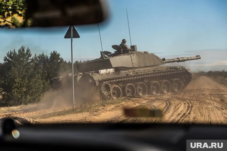 В учениях задействованы танки Leopard и Challenger, сообщили в CNN
