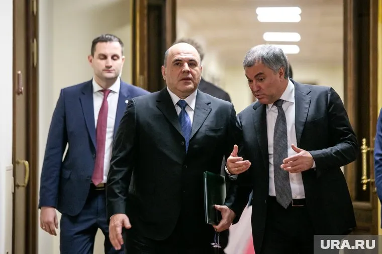 Михаила Мишустина (в центре фото) ждут в Кургане