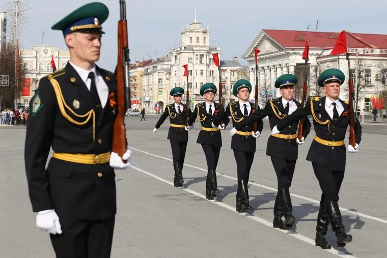 Репетиция парада и приготовления к празднику 9 мая. Курган