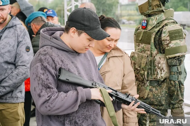Жителям Курской области выдавать оружие «нельзя», заявил генерал-лейтенант Виктор Соболев