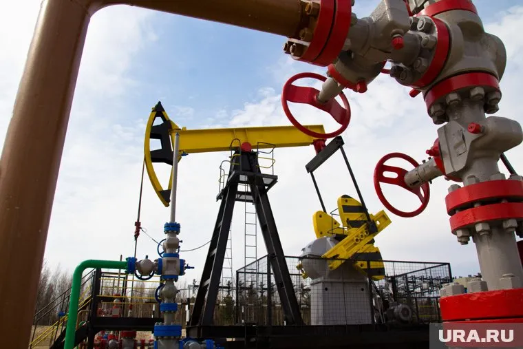 Баррель нефти WTI опустился в цене до значений 2002 года