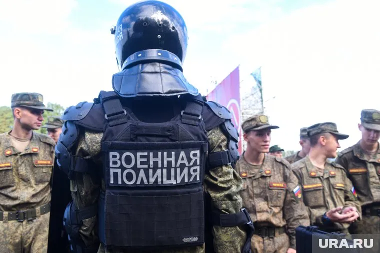 Военная полиция спрашивает документы лишь у тех, кто носит форму