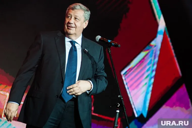 Возможную продажу доли семьи Аркадия Чернецкого в банке связывали с его к выходом на пенсию