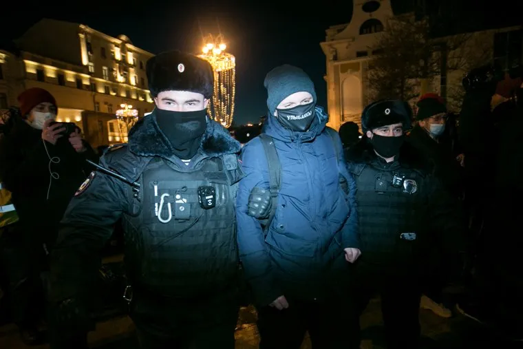 Антивоенный митинг на Пушкинской площади. Москва