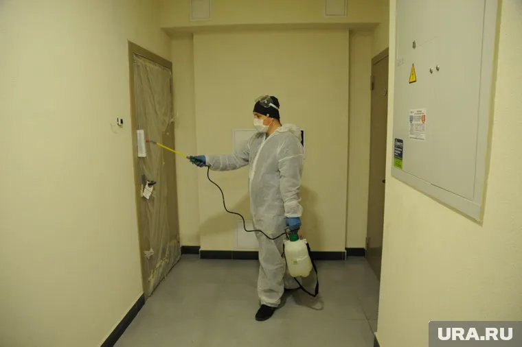 Теперь дезинфицировать подъезды будут сотрудники управляющих компаний