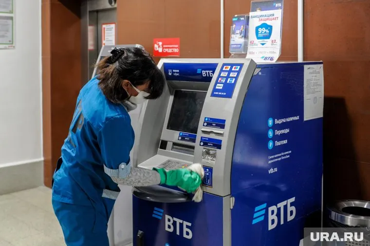 ВТБ повысил ставки по рублевым вкладам до 21%, по депозитам в долларах — до 8%, в евро — до 7% годовых