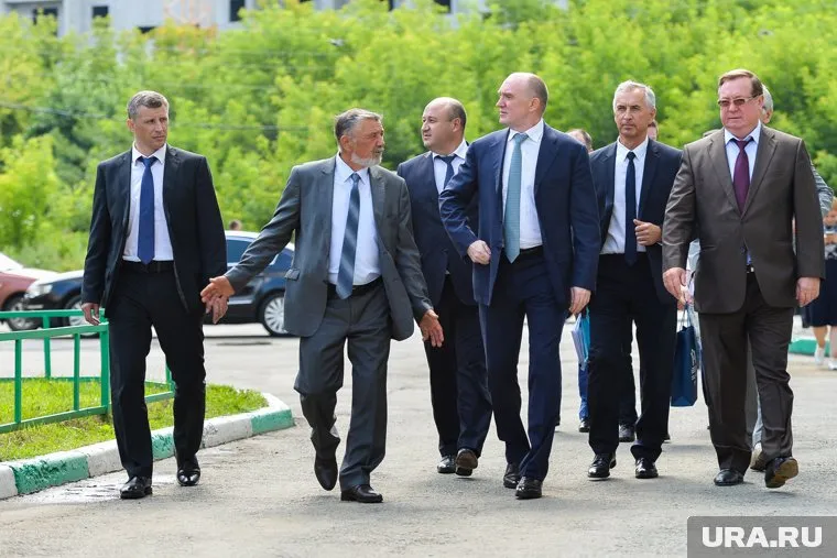 Мэру Копейска Владимиру Можину (на фото слева) предстоит ответить за срыв отопительного сезона