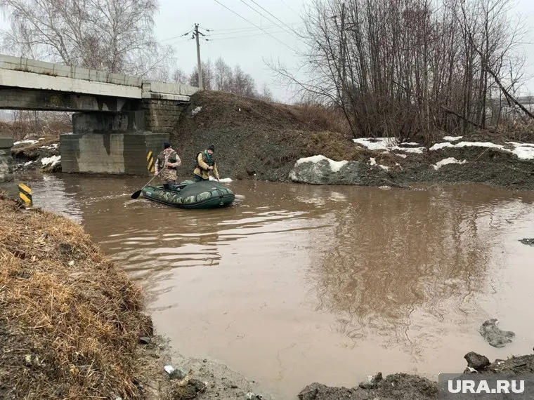 Максимальная глубина воды под мостом — более полутора метров