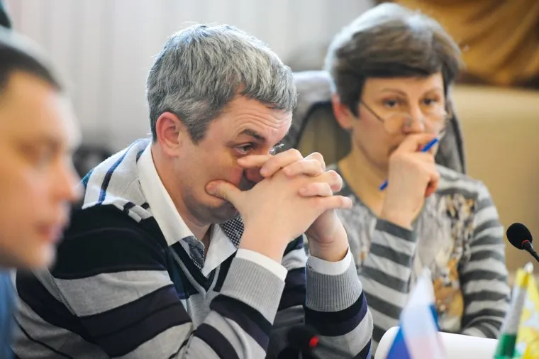 III заседание рабочей группы общественной палаты по строительству Томинского ГОК. Челябинск, казанцев владимир, рука у лица