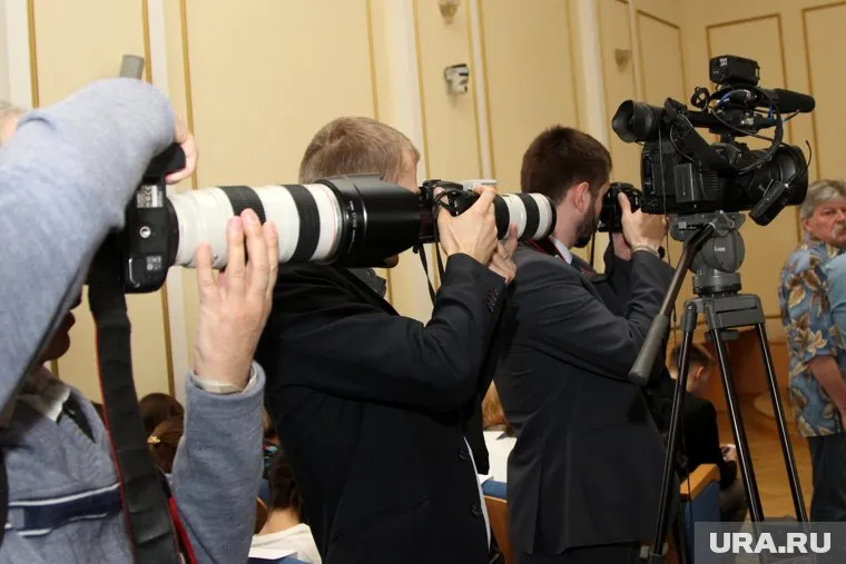 Чтобы сфотографировать депутата, надо будет спросить разрешения