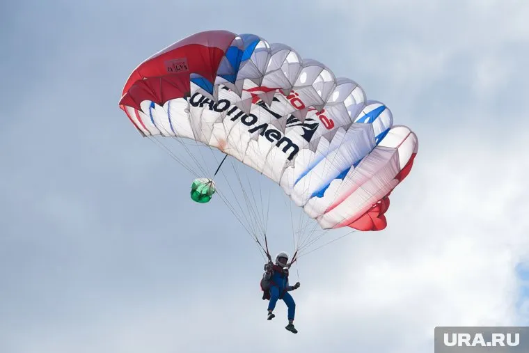 Сейчас парашютист лежит в больнице в Асбесте