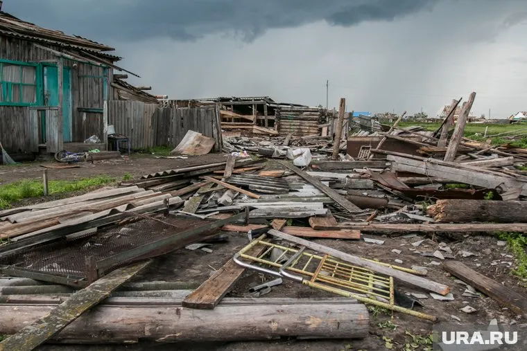 В конце мая ветер срывал крыши с тюменских домов
