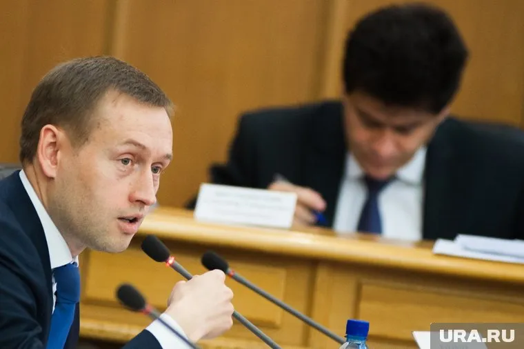 Александр Караваев считается одним из сторонников приватизации «Водоканала». А Александр Высокинский (на заднем плане) — противником