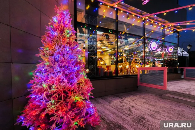 Гирлянду нельзя оставлять без присмотра