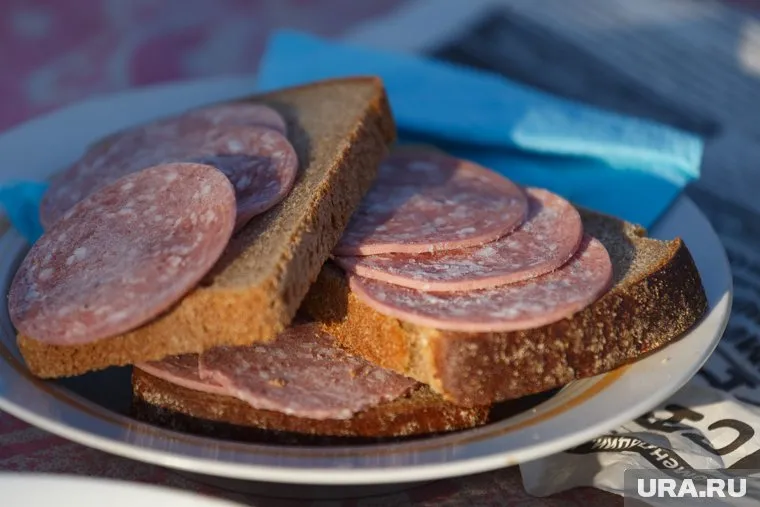 Активное употребление чая с бутербродами может спровоцировать рак, считает врач Екатерина Кашух