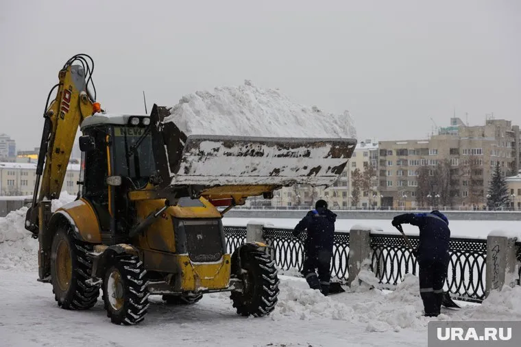 На уборку улиц вывели почти всю технику подрядчиков
