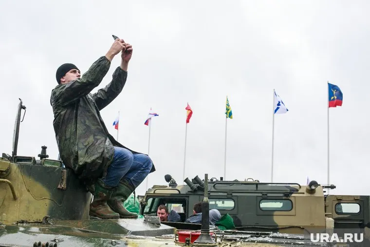 Владимир Бурмистров напомнил мобилизованным, что враг может засечь сигнал телефона и начать обстрел