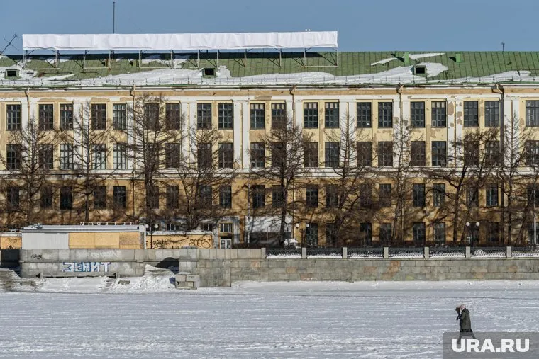 Надпись закрыли днем 7 марта