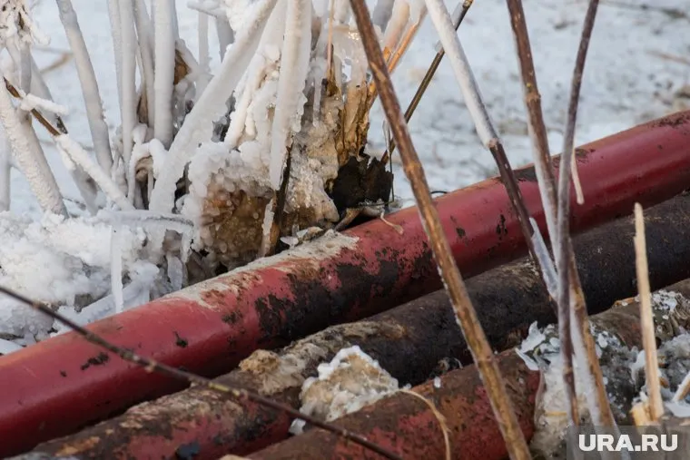 Тепло отключили из-за замены поврежденных труб