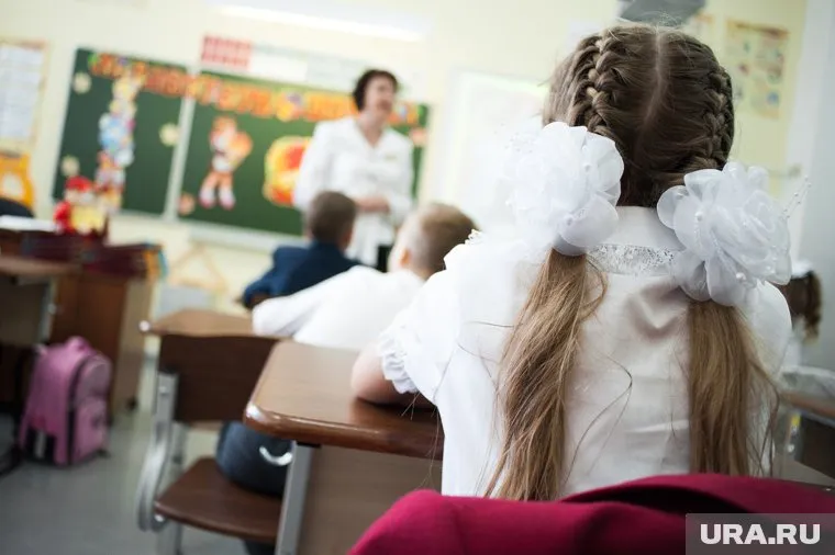 Большинство родителей признаются, что сложнее всего им купить одежду для школьника