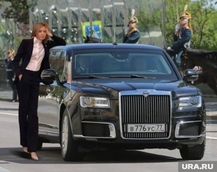 Фото Поклонской, находящейся в «гордом одиночестве», разлетелось на мемы