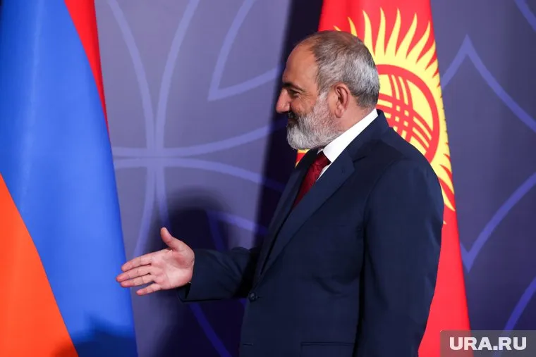 Пашинян может уйти в отставку на 20 минут позже, заявил Баграт Галстанян