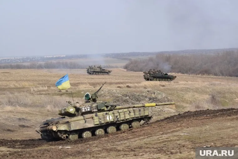 Украинские танки хорошо видно на открытых полях, написали в NYT