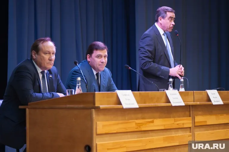 «Долго искали нового и еще дольше — место для старого», — объясняют причину задержки с назначением чиновники