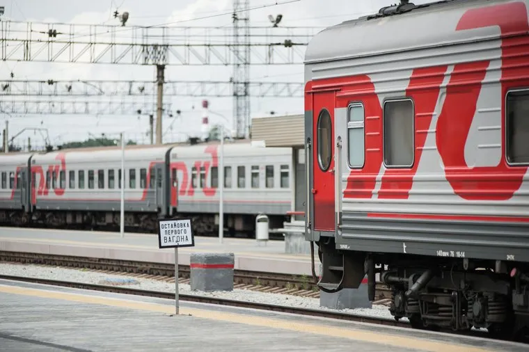 Всероссийская акция по экспресс-тестированию на ВИЧ в вагон-лаборатории. Екатеринбург, поезд, поезда, электричка, железная дорога, электропоезд, ржд, жд вокзал, остановка первого вагона