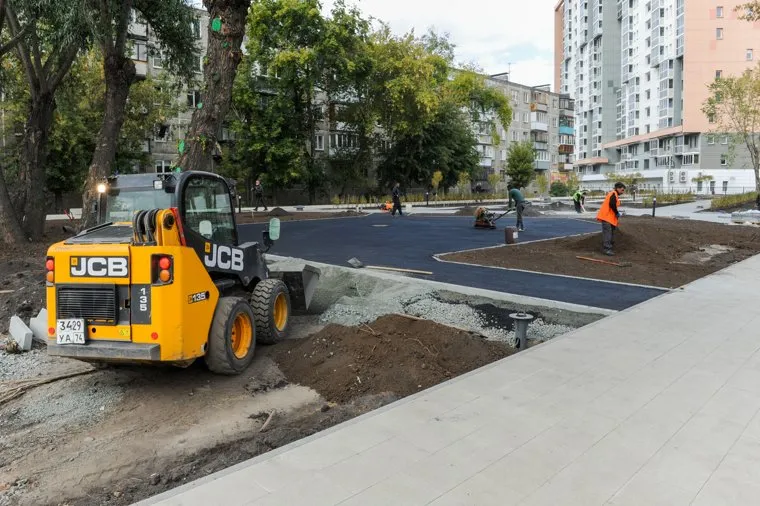 Алексей Текслер осмотрел работы по благоустройству общественных пространств. Челябинск