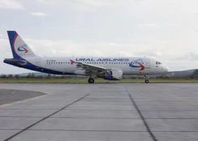 Самолет «Уральских авиалиний», севший в поле, начали разбирать спустя год