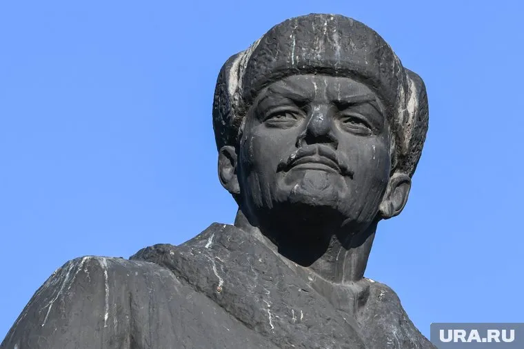 Памятник Владимиру Ленину изготовлен из авиационного сплава