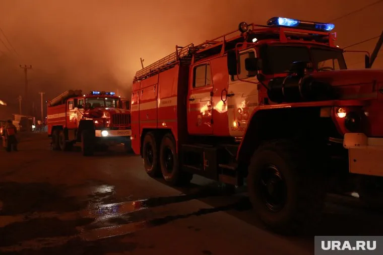 Огонь распространился на 200 квадратных метров в Салехарде