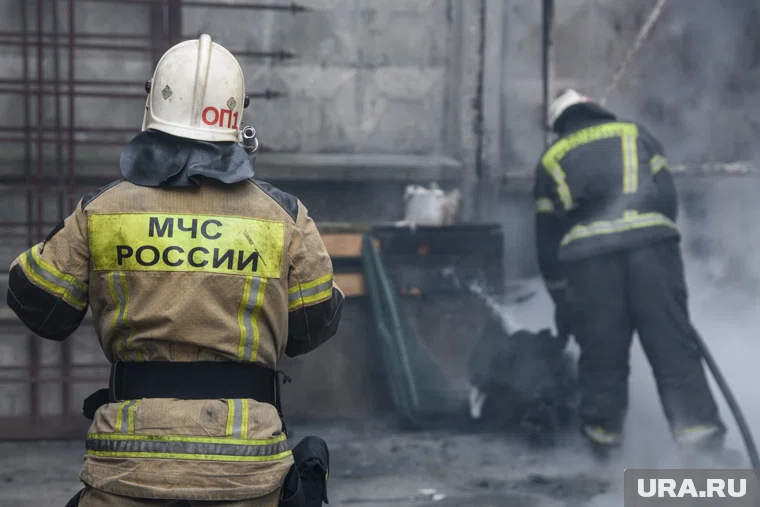 В Красноярском крае сотрудники МЧС потушили пожар в экопарк-отеле
