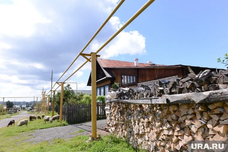 Газ должен быть проведен до конца года, но работы еще не начинались