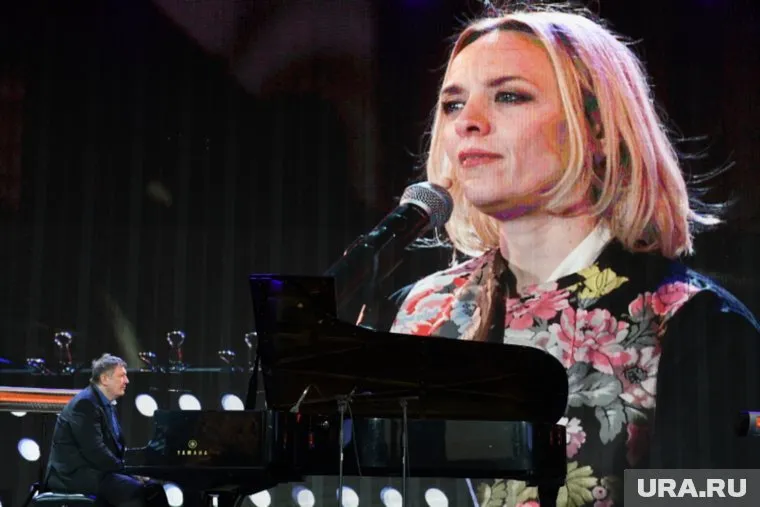 Жас порно фильмдерді қараңыз Жігіт аузына сиқырды алып жатыр видео