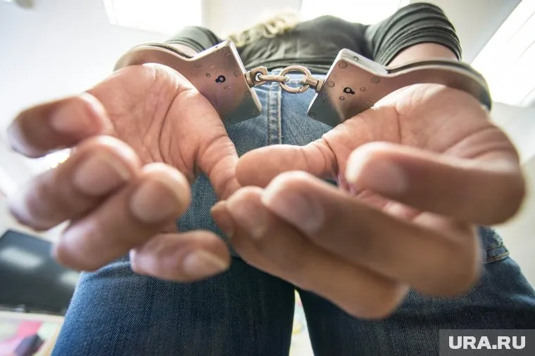 Экс-полицейских лишили званий и права работать в органах