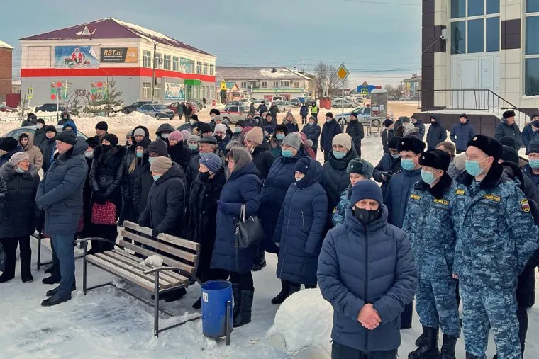 Похороны погибшего полицейского Михалева Дениса в поселке Мишкино. Курган