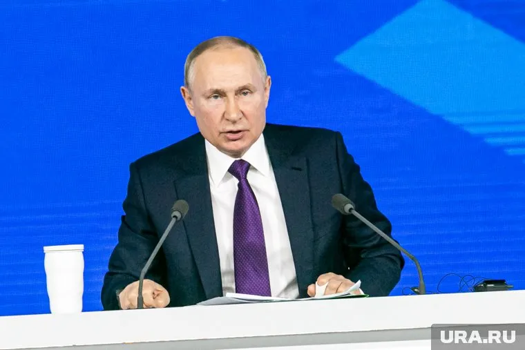 Путин решил обсудить события в Афганистане с членами Совбеза РФ