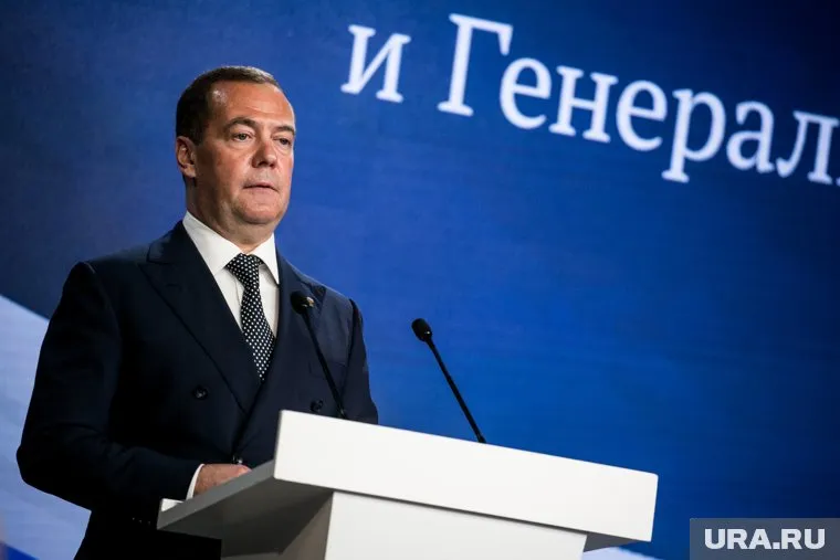 Медведев подчеркнул, что Россия не борется с украинским народом