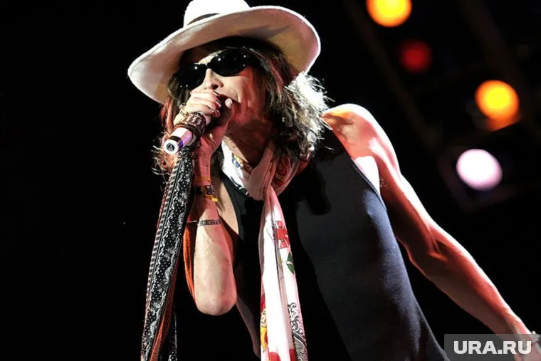 Стивен Тайлер исполнил песню Dream On и призвал поддержать Манчестер