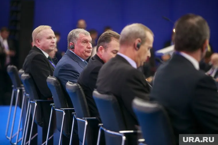 Игорь Сечин не может прийти в суд из-за плотного графика