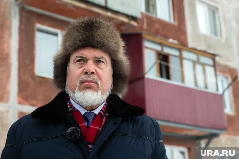 Глава Сургута Вадим Шувалов лично отправлял домой встречающихся прохожих
